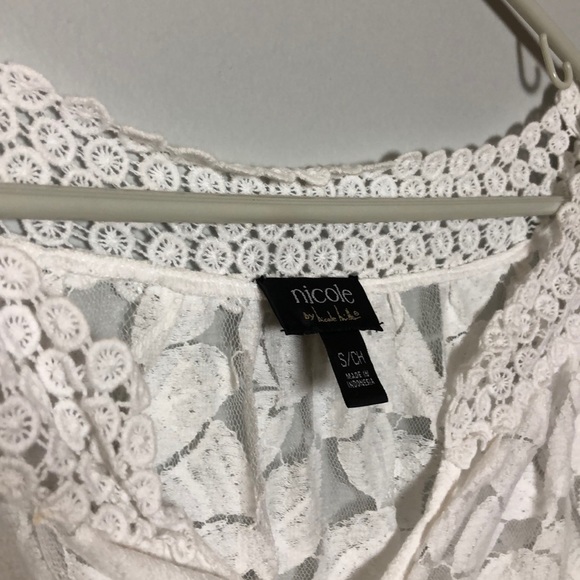 Lace white top never worn - Picture 2 of 3